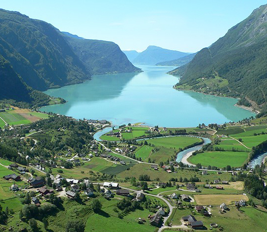 Bolstad med Skjolden og Lustrafjorden